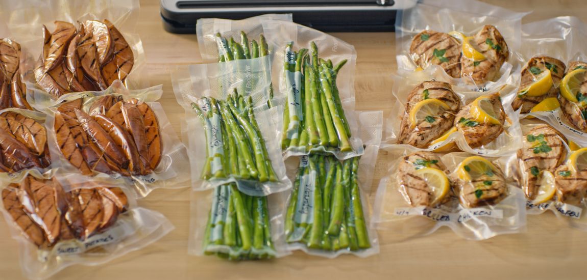 Szparagi i mięso w worku próżniowym